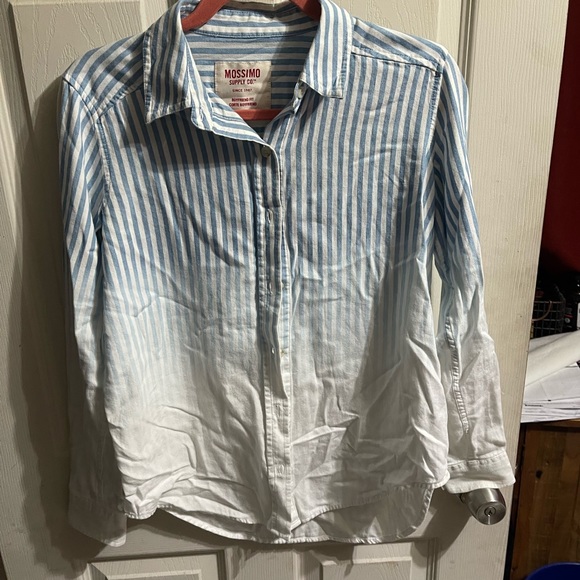 Lightweight denim button up. Ombré - Picture 4 of 4